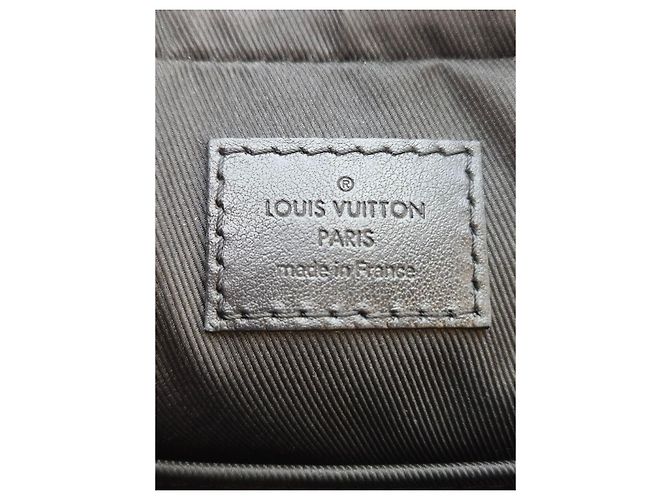 Louis Vuitton Borsa a Tracolla Duo Monogram Shadow - vista 16