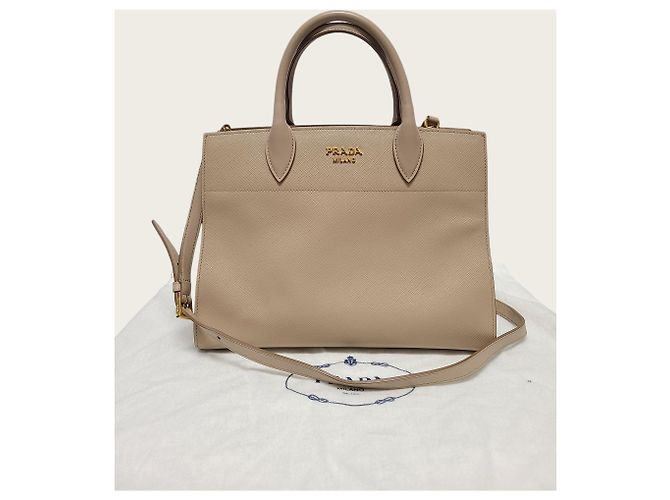 Prada Borsa a tracolla Biblio-Tech in Saffiano Beige Cameo e Oro - vista 7