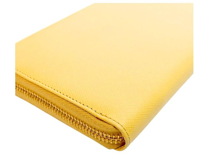 Prada Cartera larga con cremallera de Saffiano amarilla - vue 6