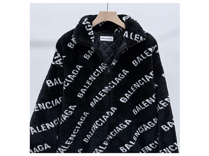 Balenciaga Oversized Shearling Fleece Jacke mit Multi-Logo - Ansicht 2