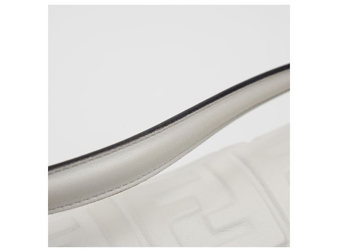 Fendi Borsa a spalla Baguette in pelle Medium White - vista 14