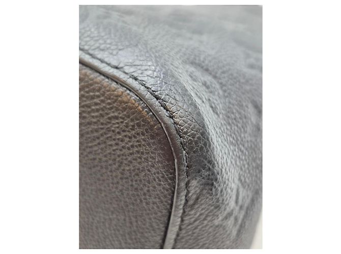 Néonoé Louis Vuitton NeoNoe MM Black Empriente Condition - vista 13
