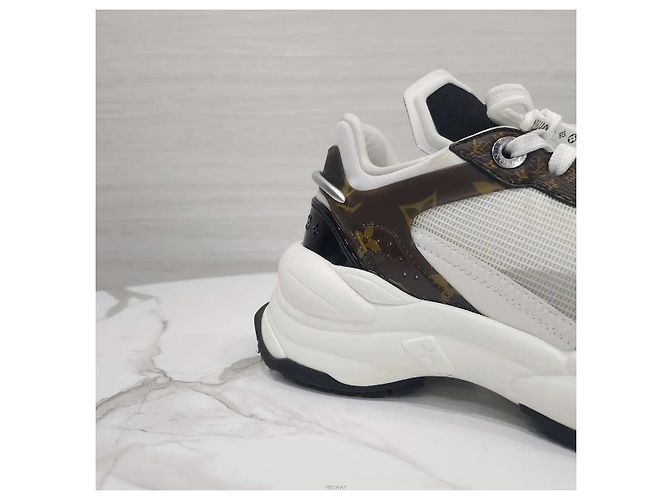 Louis Vuitton Sneakers Run White Monogram - vista 8