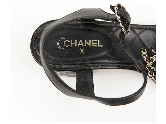 Chanel Sandali Classic CC con tracolla a catena dorata - vista 12