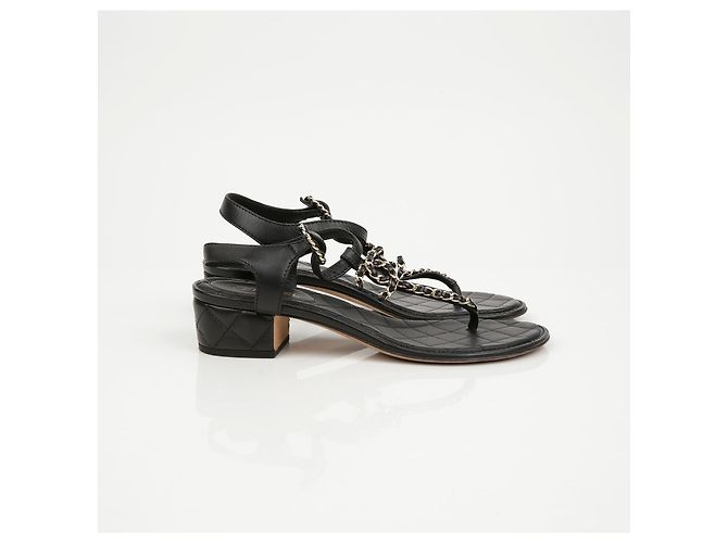 Chanel Sandali Classic CC con tracolla a catena dorata - vista 3