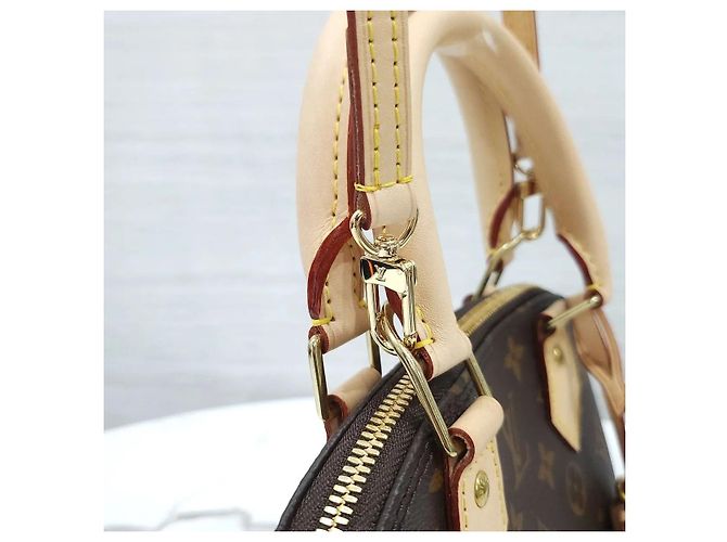 Louis Vuitton Borsa Tote Alma BB Monogram a Spalla e Mano - vista 4