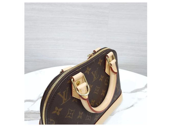 Louis Vuitton Borsa Tote Alma BB Monogram a Spalla e Mano - vista 5