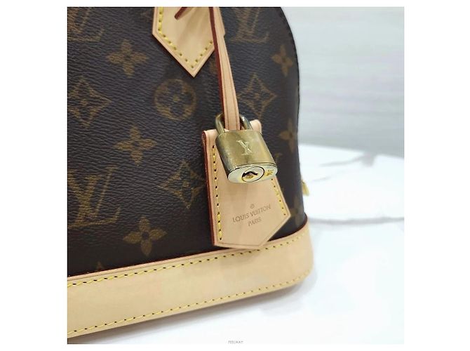 Louis Vuitton Borsa Tote Alma BB Monogram a Spalla e Mano - vista 6