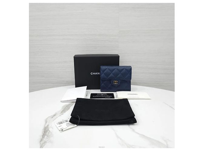 Chanel Classic Small Flap Wallet Caviar Navy mit goldener Hardware - Ansicht 8