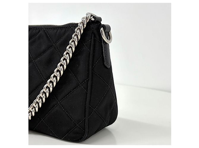Prada Borsa a tracolla in nylon trapuntato con logo triangolare e catena Nero - vista 7