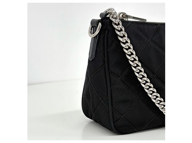 Prada Borsa a tracolla in nylon trapuntato con logo triangolare e catena Nero - vista 8