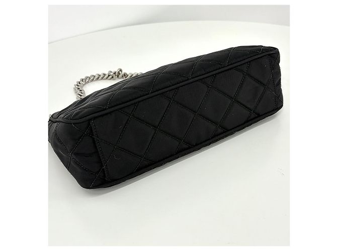 Prada Borsa a tracolla in nylon trapuntato con logo triangolare e catena Nero - vista 9