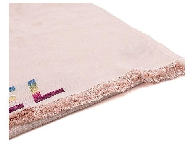 Chanel Sciarpa Stola in Misto Seta Rosa con Lettere Arcobaleno - vista 2
