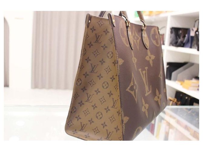 Louis Vuitton Borsa a tracolla Monogram OnTheGo GM Tote - vista 3