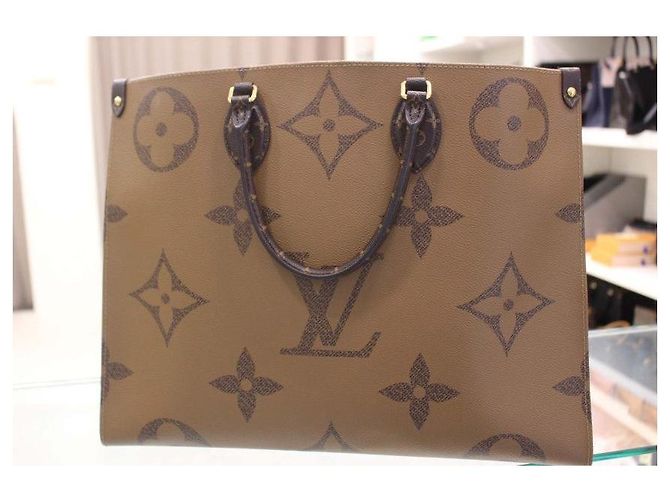 Louis Vuitton Borsa a tracolla Monogram OnTheGo GM Tote - vista 4