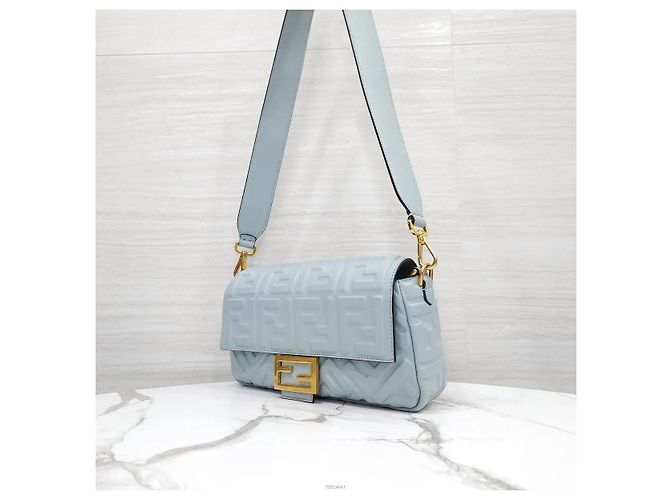 Fendi Borsa a Spalla Baguette Medium in Pelle Nappa Goffrata Blu - vista 2
