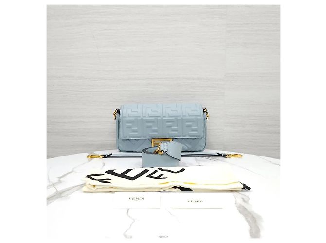 Fendi Borsa a Spalla Baguette Medium in Pelle Nappa Goffrata Blu - vista 9