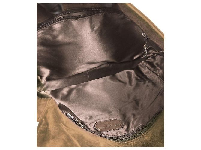 Chanel Borsa a tracolla con patta e nappa Big CC in camoscio marrone - vista 11