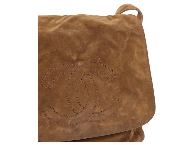 Chanel Borsa a tracolla con patta e nappa Big CC in camoscio marrone - vista 9