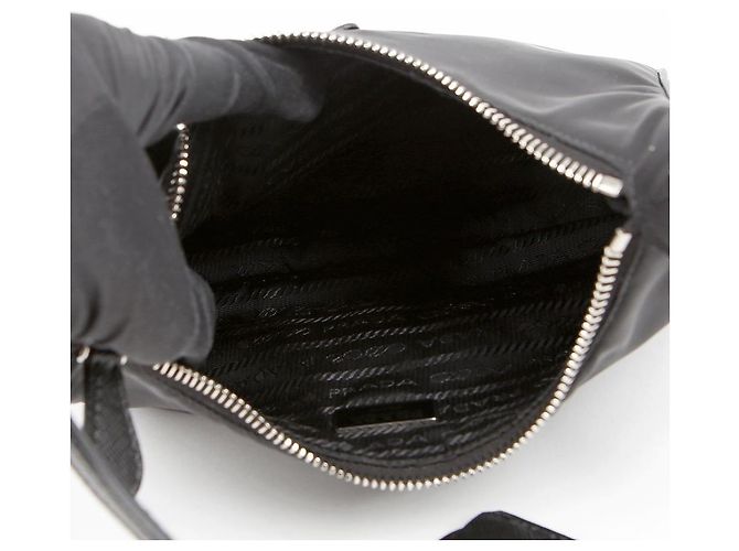 Prada Borsa Hobo Re-Nylon con profili in Saffiano Re-Edition Nera - vista 8