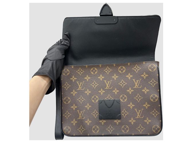 Louis Vuitton Pouch Monogram S-Lock - vista 5