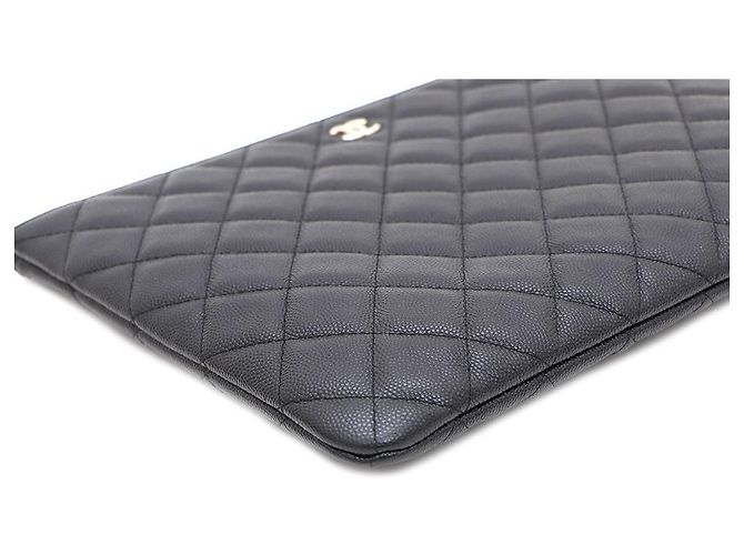 Chanel Borsa a pochette Classic New Medium in caviale nero e gold CC - vista 5