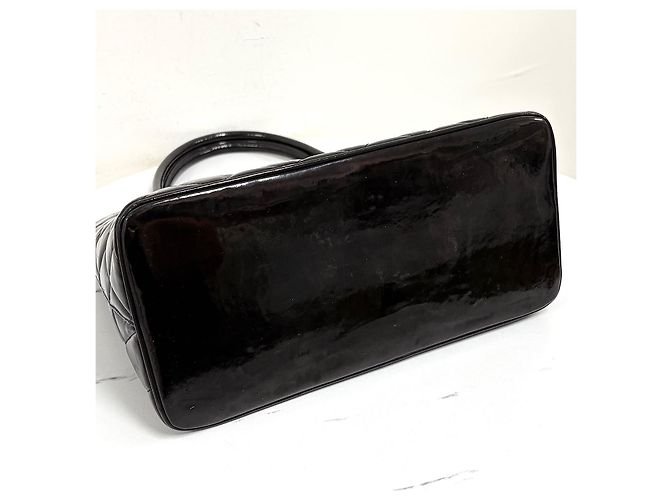 Chanel Lackleder Shopper mit Münz-Medaillon Schwarz - Ansicht 10