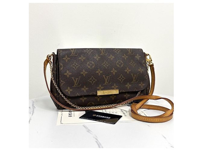 Louis Vuitton Monogram Favorite Crossbody MM - vista 4