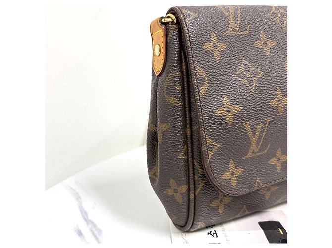Louis Vuitton Monogram Favorite Crossbody MM - vista 8