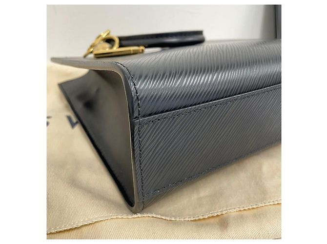 Louis Vuitton Sac Plat BB Epi Nero in Pelle - vista 7
