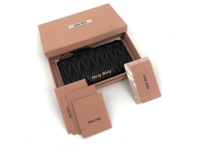 Miu Miu Kartenetui mit goldenem Logo - Ansicht 8