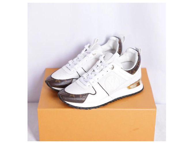 Louis Vuitton Sneakers Runaway Gold - vista 2