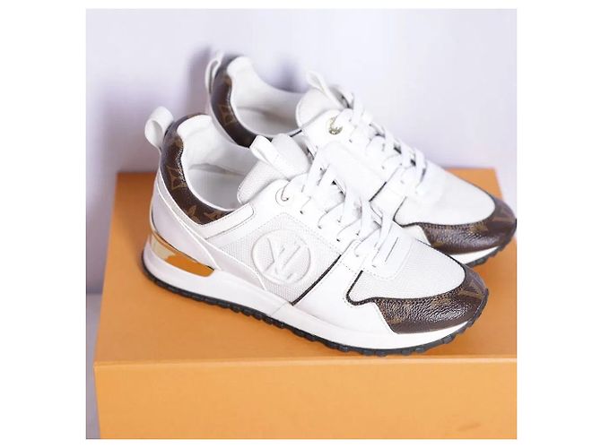 Louis Vuitton Sneakers Runaway Gold - vista 4