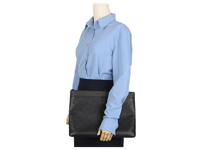 Louis Vuitton Borsa Clutch in pelle Monogram Shadow Nero - vista 10