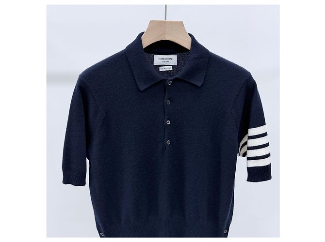 Thom Browne Kurzarm-Strickpolo in Navy mit diagonalem Armband - Ansicht 2