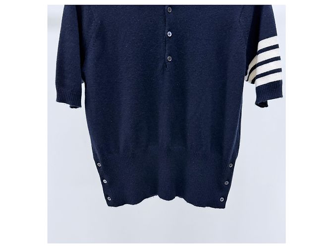 Thom Browne Kurzarm-Strickpolo in Navy mit diagonalem Armband - Ansicht 3