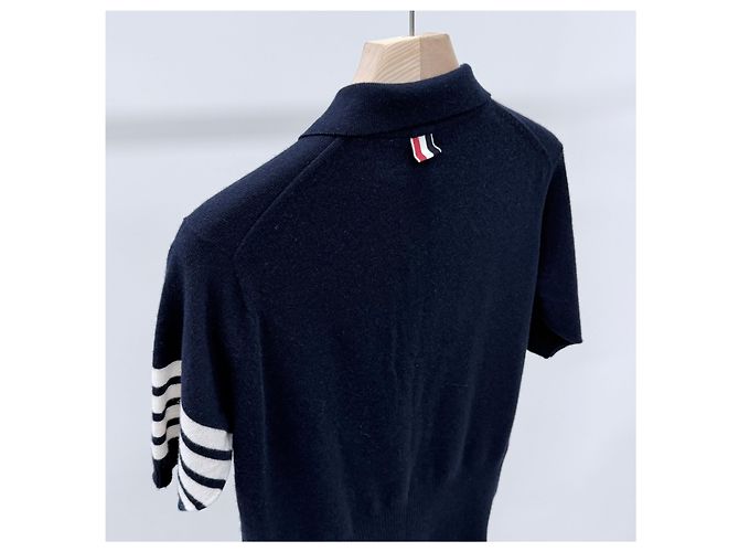 Thom Browne Kurzarm-Strickpolo in Navy mit diagonalem Armband - Ansicht 5