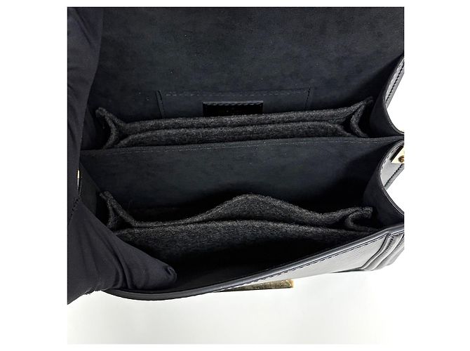 Louis Vuitton Mini Borsa a Tracolla Dauphine Épi Nera - vista 17