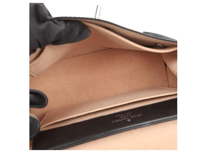 Louis Vuitton Borsa Tote Ever BB in pelle Nero - vista 10
