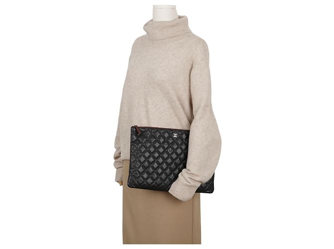 Chanel Clutch Classic Large Caviar Nera con Hardware Dorato - vista 11