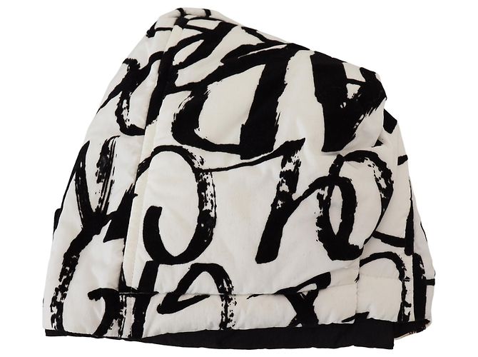 Dolce & Gabbana Berretto invernale in nylon stampato bianco da donna - vista 5
