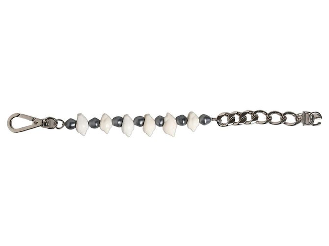 Dolce & Gabbana Bracciale con pendente logo DG in conchiglia e perle in ottone tono argento - vista 2