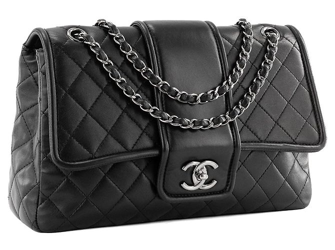 CHANEL - Borsa a tracolla Classique/Timeless Elementary Chic Flap in pelle liscia nera - vista 2