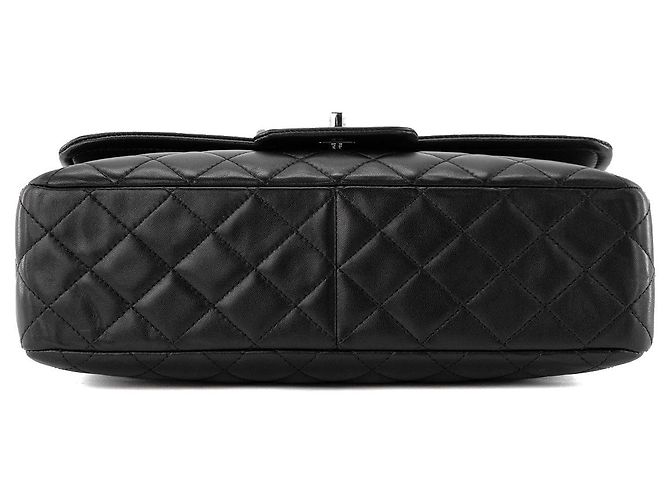 CHANEL - Borsa a tracolla Classique/Timeless Elementary Chic Flap in pelle liscia nera - vista 4