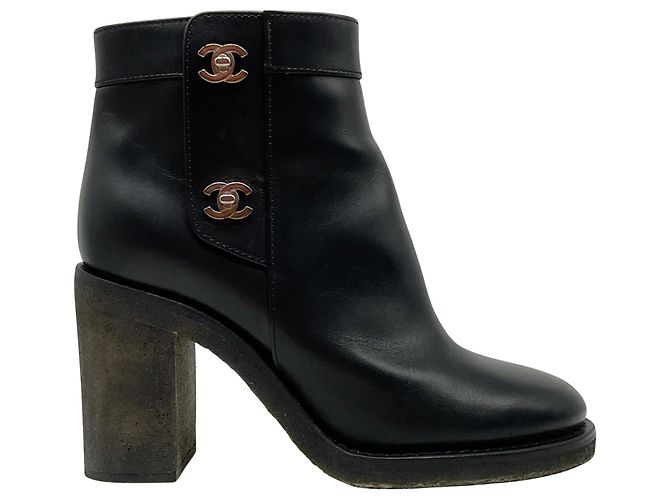 Botines Chanel de piel negra con cierre CC - vista 2