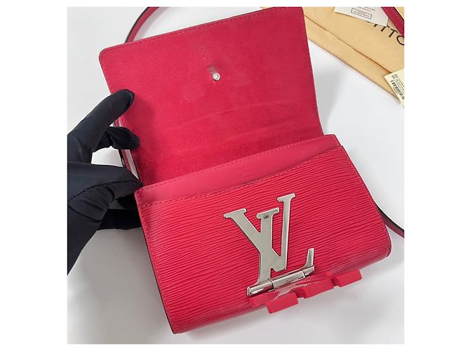 Louis Vuitton Borsa a tracolla e pochette PM in pelle Epi - vista 8