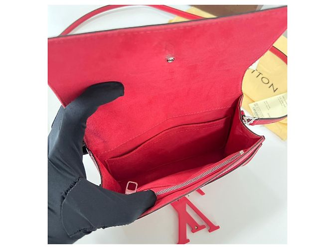 Louis Vuitton Borsa a tracolla e pochette PM in pelle Epi - vista 9