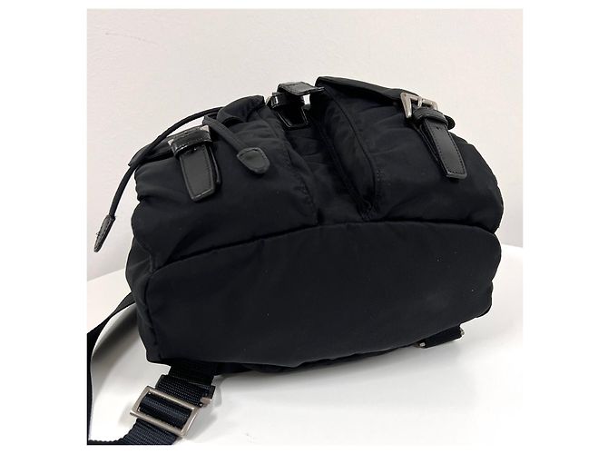 Prada Nylon Rucksack mit Dreiecks-Logo Schwarz Small - Ansicht 10