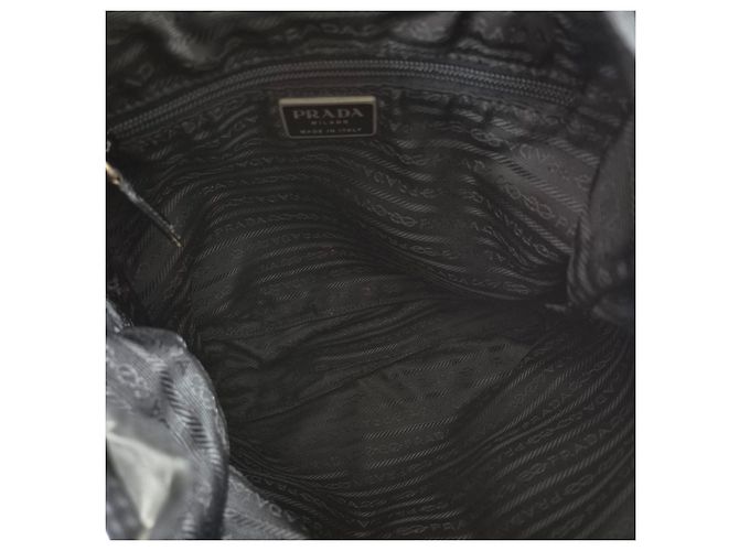 Prada Nylon Rucksack mit Dreiecks-Logo Schwarz Small - Ansicht 11