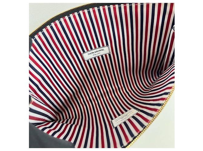 Thom Browne Clutch de Documentos em Pele Grão Pebble Preta - vista 11